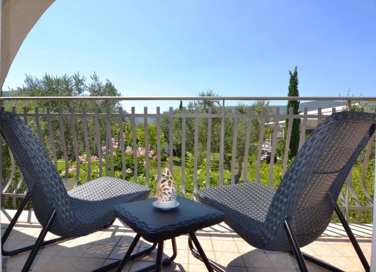 Hotel Residence Torre Del Porto Mattinata Kültér fotó