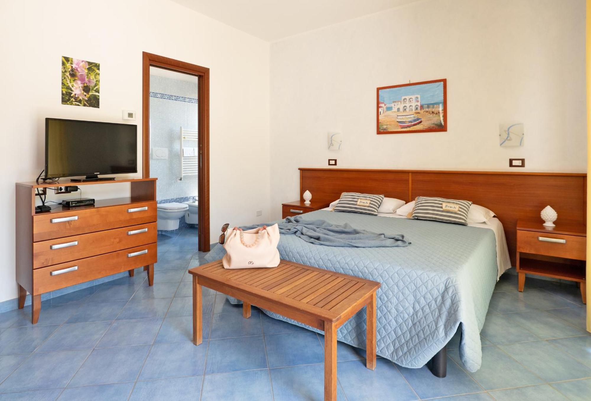 Hotel Residence Torre Del Porto Mattinata Kültér fotó