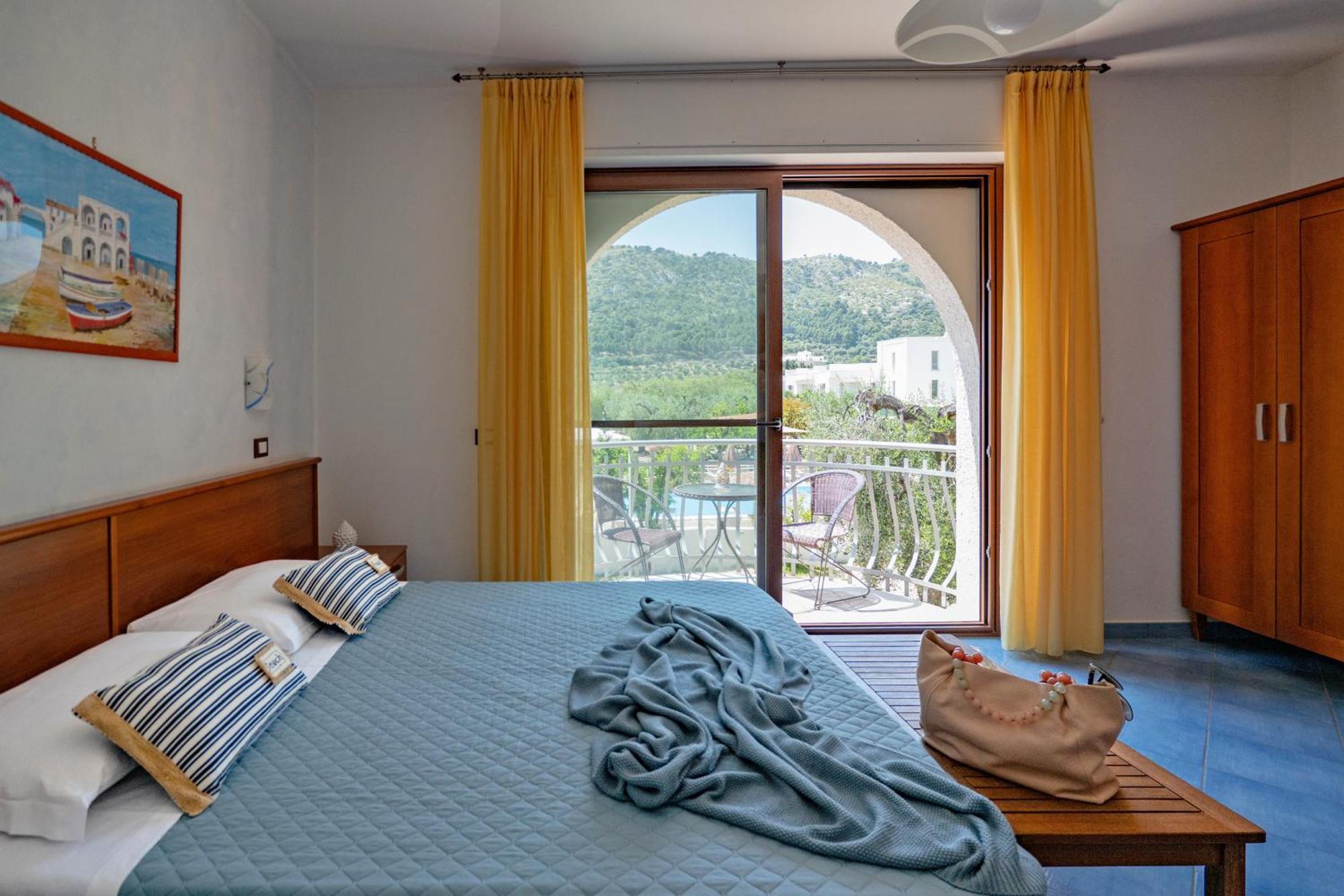 Hotel Residence Torre Del Porto Mattinata Kültér fotó